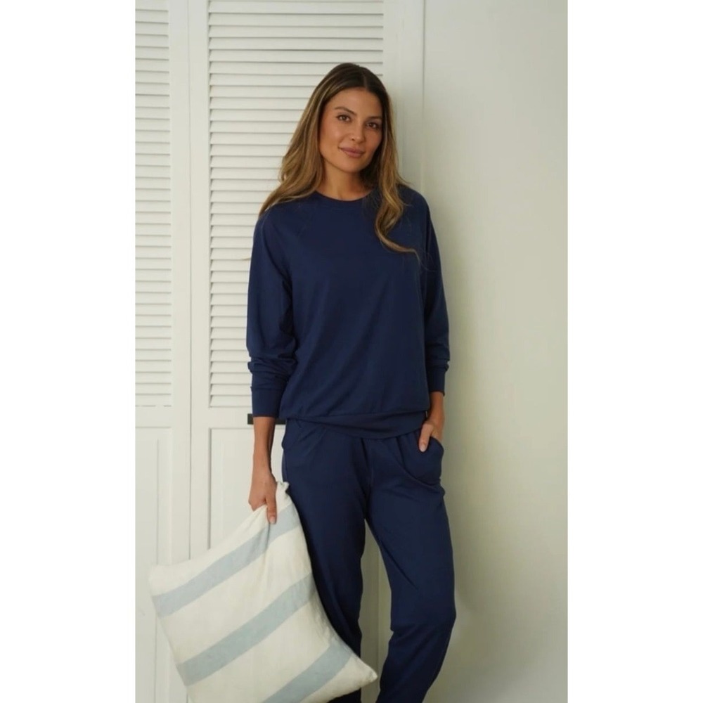 NWT Feat Brand Supersoft Navy Crewneck Sweatshirt (Size XL)